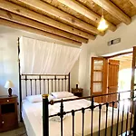 Apartment Eveleos Tochni