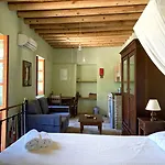 Eveleos Apartment *